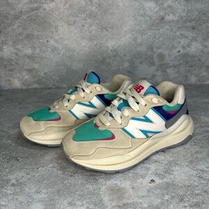 New Balance 57/40 Womens Astral‎ Glow Purple Low Casual Lifestyle Sneaker SZ 5
